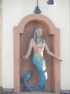 Downtown Capitola: Cool mermaid sculpture