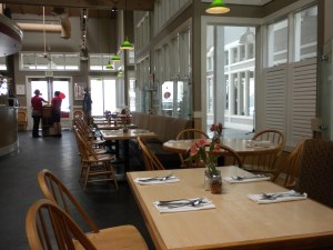 The Red Grape: Dining room