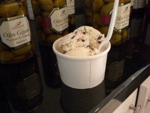 Coconut dark chocolate ice cream