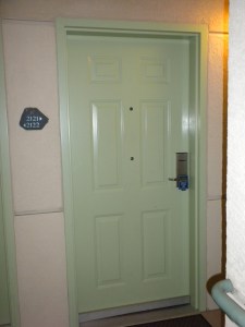 A "mantis" green colored door to our suite?
