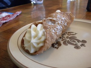 Lombardi's Bakery: Cannolo Pastry