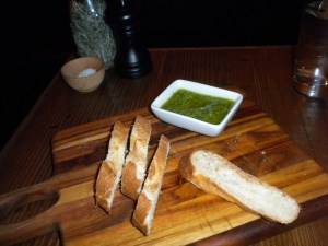 Catalan Restaurant: Bread w/pesto sauce