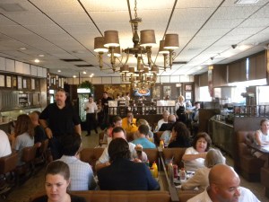 Langer's Deli: Dining Room