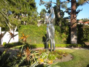 Um...interesting art in resident's yard