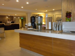 Lobby Lounge: Cucumber water, Java, Snacks